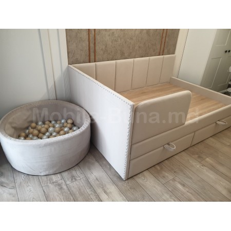 Pat cu laterala de protectie si sertare pentru camera copiilor 